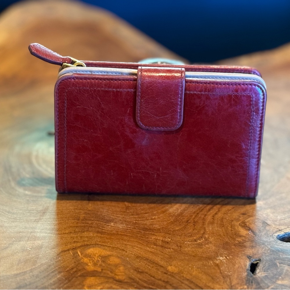 Prada
Saffiano Metal Leather French Purse - Picture 3 of 13